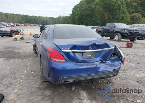 2017 Mercedes-Benz C 300 Sport z USA, uszkodzony, nr VIN 55SWF4JB6HU213742